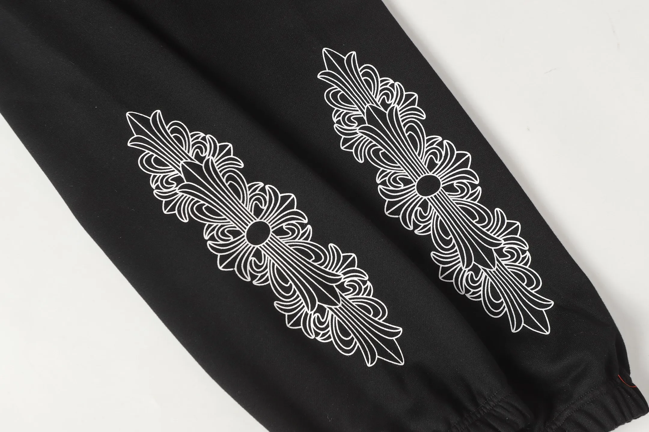 P270 #W5003 model, cross-border running quantity, please do not place an order if you pursue quality - Chrome Hearts/Chrome Hearts basic Sanskrit letter printed trousers, casual pants and sweatpants - High weight, high density and high quality, soft, delicate and skin-friendly wool, soft and silky to the touch, excellent warmth and skin-friendly properties - Custom-woven and custom-dyed, no color difference, no matter the fabric or workmanship details, beat the ordinary version on the market -Colour: black -Size: S M L XL